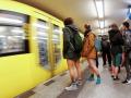 В нью-йоркском метро каталась толпа людей без штанов
