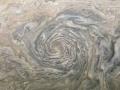 NASA получила впечатляющий снимок урагана на Юпитере