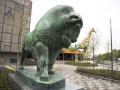 Возле Киевского зоопарка установили копию скульптуры зубра