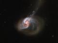 Hubble показал "хвостатую" галактику
