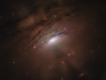 Лучи в черную дыру: Hubble показал необычные тени в центре галактики