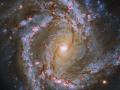 Hubble заснял спиральную галактику с супермассивной черной дырой