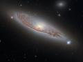 Hubble показал «деликатную» галактику в созвездии Девы