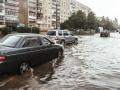В Киеве вчера вечером затопило участок дороги