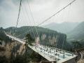 В Китае закрыли стеклянные мосты