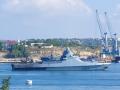 Росія пришвартувала пошкоджений корабель до Севастополя: що відомо