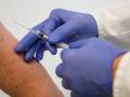 Дефицит вакцин от гриппа: украинцы паникуют, аптекари – разводят руками