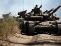Донбасс: Россия перебрасывает на линию столкновения танки и "Гвоздики"