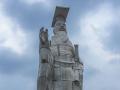 В Китае ветер повалил 19-метровый памятник первому императору Китая