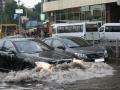 Длиннющие пробки, воды по колено – Киев «затопило» 