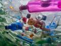 Мікроби в океанах та ґрунтах еволюціонують, щоб поїдати пластик