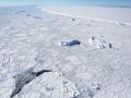 Самый большой в мире айсберг движется в сторону открытого океана — BBC