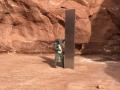 В американской пустыне нашли загадочный металлический монолит