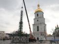 В Киеве начали устанавливать главную елку