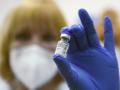 В Киеве на этой неделе начнут вакцинировать педагогов: прививки будут делать Pfizer в каждом районе