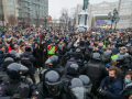 СМИ: На протесты в РФ вышли не менее 110 тысяч человек, задержали почти 3,3 тысячи
