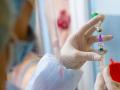 От коронавируса в Украине вакцинировали уже более 550 тысяч педагогов
