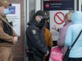 Маски та «ковідні документи»: Київ посилює контроль у транспорті