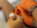 В Венгрии ввели обязательные COVID-прививки для медиков