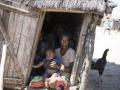 Голод на Мадагаскарі: люди їдять кактуси та сарану