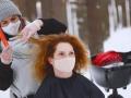Зробила зачіску в лісі: депутатка познущалася над забороною влади через COVID-19