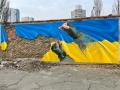 "Ще більше надихає наші ЗСУ": у Києві з'явився мурал з українським прапором та військовим