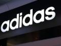 Adidas удалил с сайтов продукцию с советской символикой 