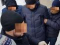 В Борисполе за взятку задержали двух таможенников 