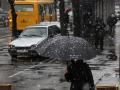 Дороги Киева уже посыпают солью из-за мокрого снега