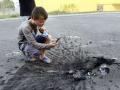 В Донецке на стадионе подорвались дети