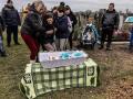 Згорьована мати цілувала сина у труні: історія Сергійка, який прожив лише два дні, бо його вбила російська ракета