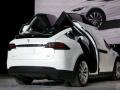 «Опасная» Tesla: компания отзывает 11 тысяч кроссоверов
