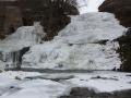 Один из самых известных водопадов Украины замерз