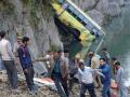 В Индии автобус рухнул в реку: 10 погибших