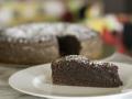 Шоколадний пиріг на кефірі: рецепт бісквіту, який завжди вдається