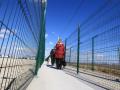 Российские оккупанты отгораживают Крым забором от материка