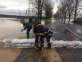 На Закарпатье затопило дорогу государственного значения, обвалился мост