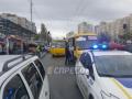 В Киеве на Оболони маршрутка наехала на людей на остановке, есть погибшие