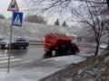 В Киеве наземный транспорт курсирует с опозданиями из-за гололедицы и снега