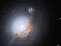 Телескоп Hubble показав рідкісну яскраву галактику