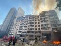 Росія знову вдарила ракетами по Києву: у ДСНС показали наслідки обстрілу житлового будинку