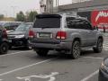 В Киеве заметили автохама занявшего парковку для инвалидов