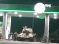 Под Киевом на автозаправке заметили танк Т-34