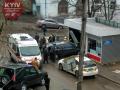В Киеве пьяный на авто протаранил киоск, пострадал ребенок