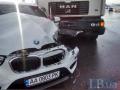 В Киеве на Дарницком шоссе грузовик столкнулся с BMW