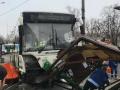 В Москве автобус въехал в остановку, есть пострадавшие