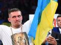 Усик досрочно победил Хука и вышел в полуфинал WBSS