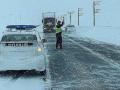Полиция призывает водителей ограничить поездки из-за снегопадов