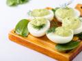 Яйця, фаршировані авокадо: що робити, якщо ви не доїли крашанки