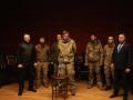 Чому п'ятеро звільнених командирів "Азовсталі" не можуть повернутися з Туреччини додому – Подоляк відповів